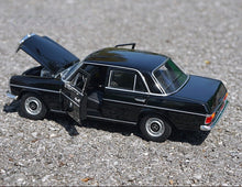 Load image into Gallery viewer, WELLY 1:24 Benz 220 Sedan Classic Vintage Model Diecast Metal Car Display