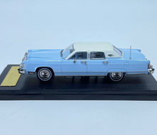 Load image into Gallery viewer, Sunstar 1:64 Light Blue 1979 Continental Town Model Diecast Metal Car New Collection