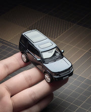 Load image into Gallery viewer, WHELART 1:64 2014 Green Discovery 4 ORV SUV Model Diecast Metal Car New Collection
