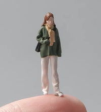 Load image into Gallery viewer, 1:64 Painted Figure Mini Model Miniature Resin Diorama Sand Girl Green Jacket New
