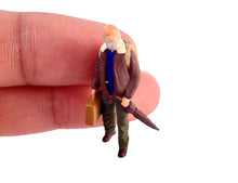 Load image into Gallery viewer, 1:64 Painted Figure Model Miniature Resin Diorama Sand Guitar Man Passersby Toy