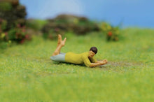 Load image into Gallery viewer, 1:64 Painted Figure Model Miniature Resin Diorama Outdoor Picnic Camping Reading Collection