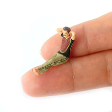 Load image into Gallery viewer, 1:64 Painted Figure Mini Model Miniature Resin Diorama Stargazing Camping Family