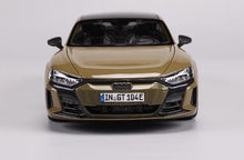 Load image into Gallery viewer, Bburago 1:18 2022 RS e-tron GT Racing Sports Model Toy Diecast Metal Car