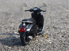 Load image into Gallery viewer, WELLY 1:18 2017 GTS 125CC Sports Classic Model Diecast Metal Motorcycle