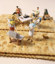 Load image into Gallery viewer, 1:64 Painted Figure Model Miniature Resin Diorama Sand Outdoor Picnic BBQ Party