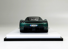 Load image into Gallery viewer, King 1:64 Green Enzo Super Racing Sports Figure Model Diecast Metal CarNew