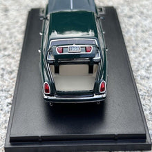 Load image into Gallery viewer, GFCC 1:64 Green 1998 Silver Seraph Sedan Classic Model Diecast Metal Car