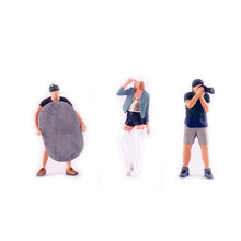 Load image into Gallery viewer, 1:64 Painted Figure Mini Model Miniature Resin Diorama Street Shooting Model