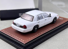 Load image into Gallery viewer, GOC 1:64 White Police Crown Victoria EN114 American Model Diecast Metal Car