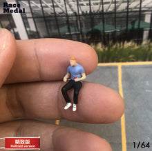 Load image into Gallery viewer, 1:64 Painted Figure Mini Model Miniature Resin Diorama Sand People Chatting Set