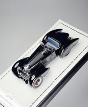 Load image into Gallery viewer, GFCC 1:64 HEC Black 1930 SSK Classic Vintage Model Diecast Metal Car New Collection