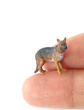 Load image into Gallery viewer, 1:64 Painted Figure Mini Model Miniature Resin Diorama Stargazing Camping Family