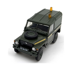 Load image into Gallery viewer, 1:76 Royal Air Force SUV Off Road Vintage Classic Model Diecast Metal Car