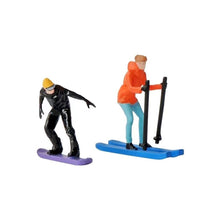 Load image into Gallery viewer, 1:64 Painted Figure Mini Model Miniature Resin Diorama Ski Snowboarding Skiers