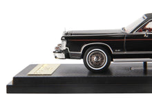 Load image into Gallery viewer, Sunstar 1:64 Black 1979 Continental Town Classic Model Diecast Metal Car New Collection