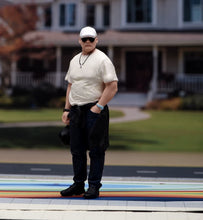 Load image into Gallery viewer, 1:24 Painted Figure Model Miniature Resin Diorama Strong Man Sunglasses Standing
