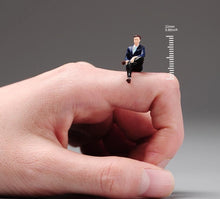 Load image into Gallery viewer, 1:64 Painted Figure Model Miniature Resin Diorama Sand Man with Raised Feet Suit New