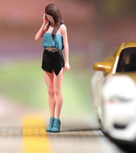 Load image into Gallery viewer, 1:24 Painted Figure Model Miniature Resin Diorama Sand Sexy Trendy Girl Lady