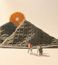 Load image into Gallery viewer, 1:64 Painted Figure Model Miniature Resin Diorama Sand Artists Painting Painter