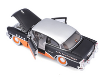 Load image into Gallery viewer, Maisto 1:24 1955 Century Classic Vintage Model Toy Diecast Metal Car BN
