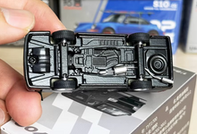 Load image into Gallery viewer, Masdi 1:64 2010 Black Hiace Mini Van MPV Sports Model Diecast Metal Car New Collection