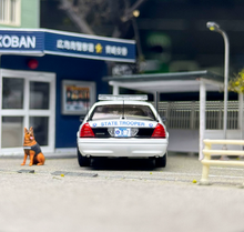 Load image into Gallery viewer, Rollin 1:64 Arkansas ASP Police CROWN VICTORIA CV Model Diecast Metal Car New Collection