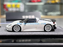 Load image into Gallery viewer, Halo 1:64 White 918 Spyder Sports Model Diecast Resin Car New Collection