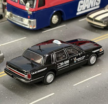 Load image into Gallery viewer, MK 1:64 Black Florida 1993 Town Car Taxi Sedan Model Diecast Metal Car Box New Collection