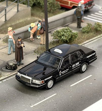 Load image into Gallery viewer, MK 1:64 Black Florida 1993 Town Car Taxi Sedan Model Diecast Metal Car Box New Collection