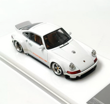 Load image into Gallery viewer, Zincit 1:43 White Singer DLS Classic Sports Model Diecast Metal Car Box New Collection