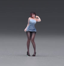 Load image into Gallery viewer, 1:64 Painted Figure Model Miniature Resin Diorama Sexy Short Hair Lady Woman