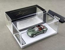 Load image into Gallery viewer, Zincit 1:64 APA Green 964 Singer Targa Sports Model Diecast Metal Car Box New Collection