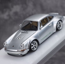 Load image into Gallery viewer, Zincit 1:43 Silver Singer Coupe Classic Sports Model Diecast Metal Car Box New Collection
