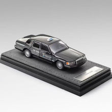 Load image into Gallery viewer, MK 1:64 Black Florida 1993 Town Car Taxi Sedan Model Diecast Metal Car Box New Collection