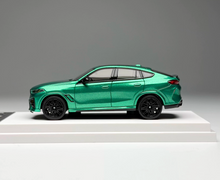 Load image into Gallery viewer, Bmer 1:64 Green X6M SUV Sports Model Diecast Metal Car Box New Collection