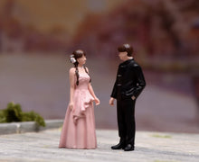 Load image into Gallery viewer, 1:64 Painted Figure Model Miniature Resin Diorama Wedding Couple Bride Groom