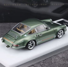 Load image into Gallery viewer, Zincit 1:43 Green Singer Coupe Classic Sports Model Diecast Metal Car Box New Collection