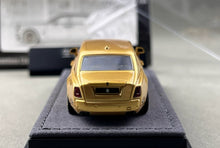 Load image into Gallery viewer, Banana 1:64 APA Gold Phantom VIII Centenary Luxury Model Diecast Metal Car New Collection