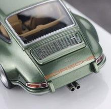 Load image into Gallery viewer, Zincit 1:43 Green Singer Coupe Classic Sports Model Diecast Metal Car Box New Collection