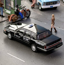 Load image into Gallery viewer, MK 1:64 Black Florida 1993 Town Car Taxi Sedan Model Diecast Metal Car Box New Collection