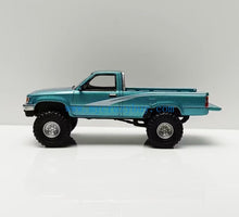 Load image into Gallery viewer, Masdi 1:64 Blue 1995 Hilux RN80 Cab Pickup Truck Model Diecast Metal Car New Collection