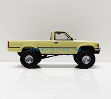 Load image into Gallery viewer, Masdi 1:64 Yellow 1995 Hilux RN80 Cab Pickup Truck Model Diecast Metal Car New Collection