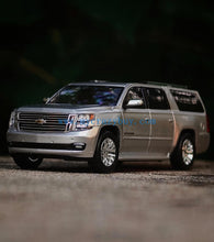 Load image into Gallery viewer, GOC 1:64 Silver 2015 Suburban Full Sized SUV Model Diecast Metal Car New Collection