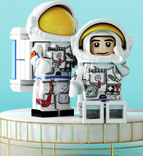 Load image into Gallery viewer, 518PCS MOC Astronaut Stand Building Blocks Educational Toy Model Bricks Figures Fully