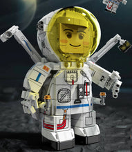 Load image into Gallery viewer, 518PCS MOC Astronaut Stand Building Blocks Educational Toy Model Bricks Figures Fully