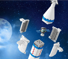 Load image into Gallery viewer, 904PCS NASA Spacecraft Ship Rocket Flight Building Blocks Figure Educational Toy Model Set Fully