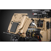 Load image into Gallery viewer, 3935PCS Military MOC HUMVEE Technic Off Road Vehicle Car Model Building Block Brick Toy Gift Set Kids New 1:8 Compatible With Lego
