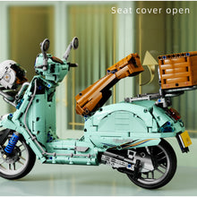 Load image into Gallery viewer, 1828PCS MOC Technic Speed Green Vespa 300 Vintage Classic Motorcycle Motor Bike Model Toy Building Block Brick Gift Kids DIY Compatible Lego 1:5