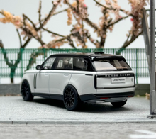 Load image into Gallery viewer, LCD 1:64 White 2022 Range Rover Luxury SUV Sports Model Diecast Metal Car New Collection

